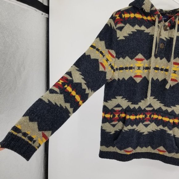 American Eagle Long Sleeved Aztec Hooded Sweater Pullover Size Medium - Picture 4 of 11
